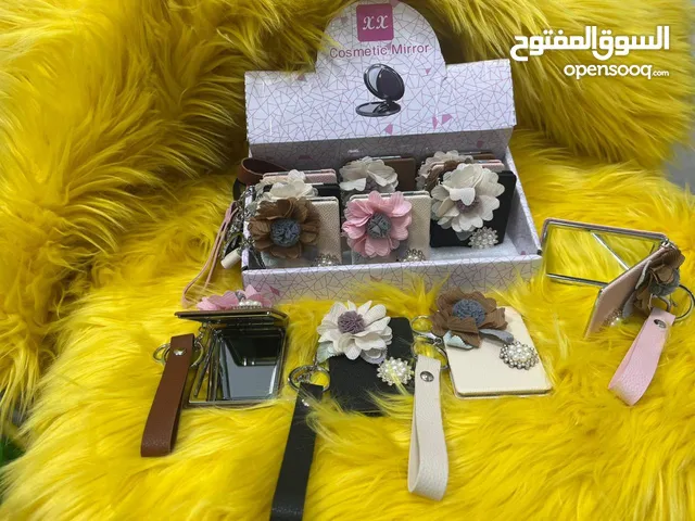 مرايا ميني للشنط .. الحبه بـ800 بيسه و12 حبه ب6.500. روووعه روعه للتوزيعات والهدايا