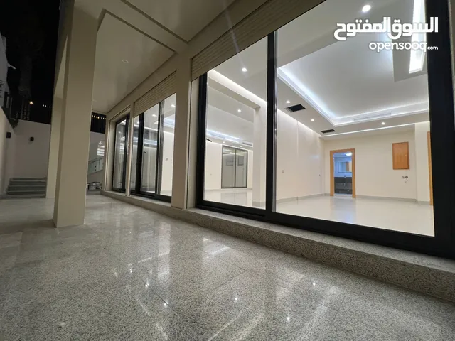 400 m2 More than 6 bedrooms Villa for Rent in Kuwait City Rawda