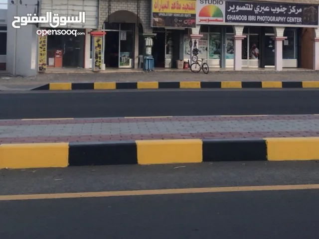 محلات للإيجار وسط الولاية مقابل جامع عمر بن الخطاب