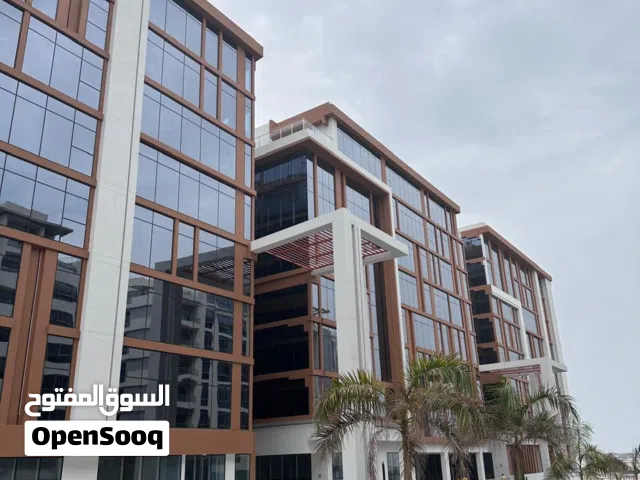 مكاتب ومحلات للأيجار في موقع مميز في مسقط هلز مع 4 طوابق مواقف في البيسمنت مع 4 شهور سماح و5.5 للمتر
