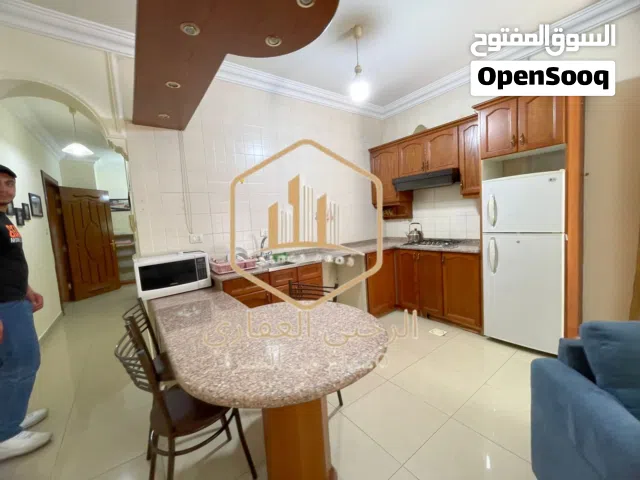 شقة / ارضية مع ترس / مفروشة / للايجار / 2 نوم / ديرغبار