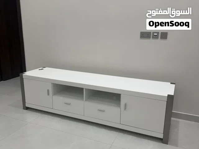 طاولة تلفزيون مودرن للبيع/Modern TV Table for Sale