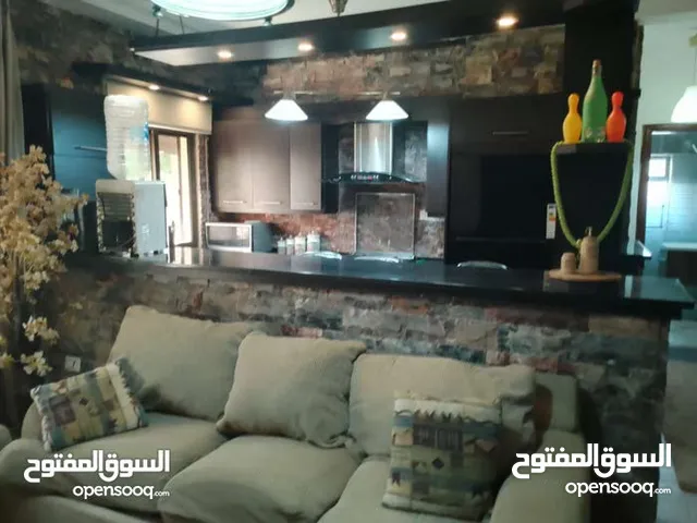شقة مفروشة فاخرة للايجار الشهري او السنوي موقع مميز اثاث فخم قريبة تبعد 500 م3 عن بوليفارد العبدلي