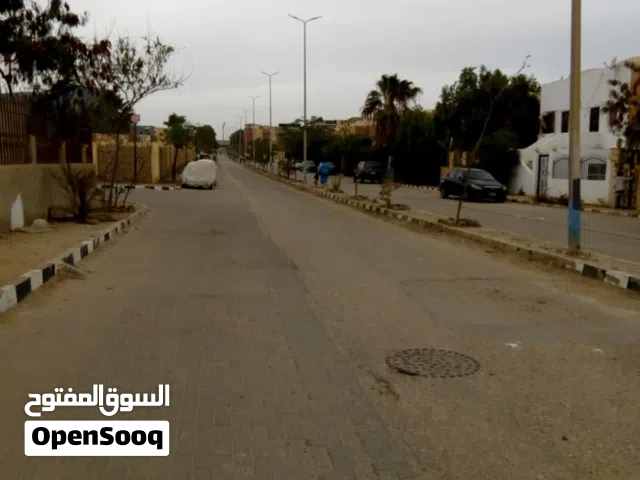 شقه للبيع بكمبوند هرم سيتي بحدائق اكتوبر بالفرش  د/1 واجهه ج عدادات خلف مدينه الانتاج الاعلامي