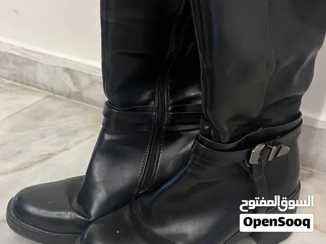 بوت جلد اسود شتوي نسائي