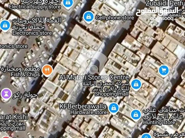 للبيع بيت قديم على شارع تجاري ووسط سوق تجاري في مدينة عدن