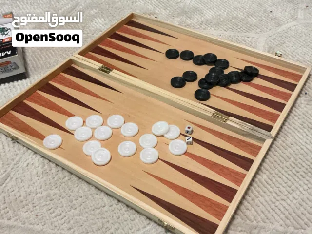 طاوله شطرنج جديده و لعبه ثانيه مو مستعمله و نظيفه (( التواصل بالخاص فقط))
