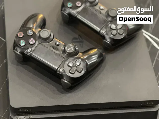 بليستيشن 4slim مع ايدتين السعر 800 شيكل
