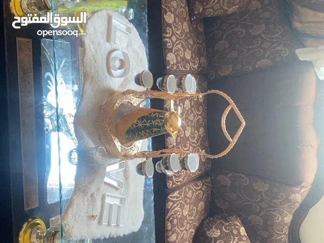طقم كنب 7 مقاعد مع 3 طربيزات قزاز للبيع