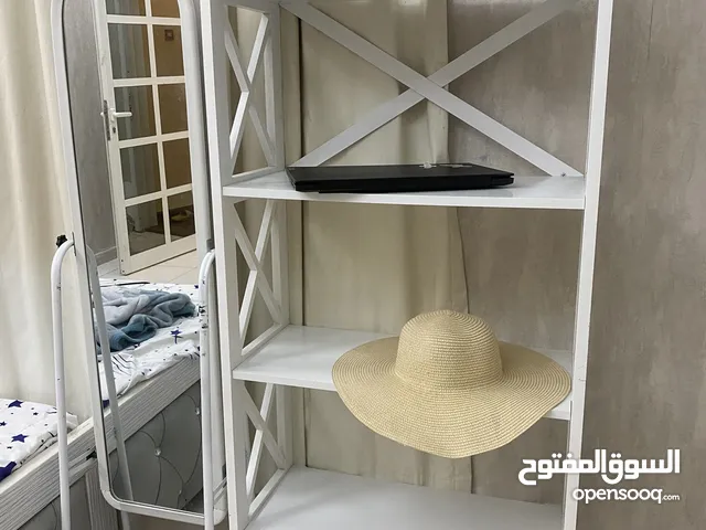 ارفف للاغراض كبير وجديد