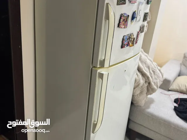 Model: RT30GTSW Samsung used fridge for sale. Very durable and in perfect working condition.