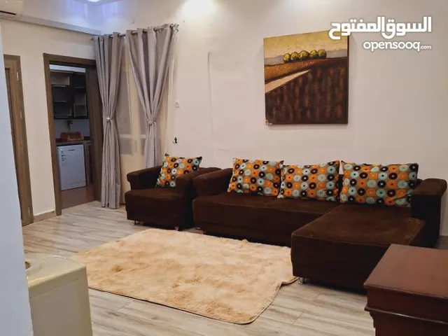 دور ف ايجار يومي (مستقل) وارضي ف وسط البلاد وحاجه نظيفه وامن وامان وصلت ياطيب