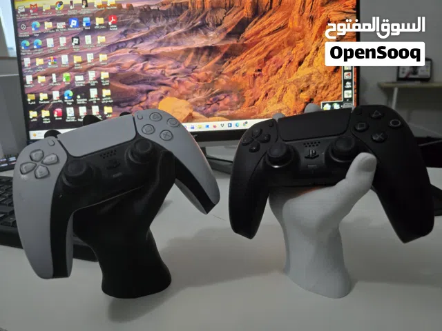 حاملة يد PS5 و PS4 علي شكل يد PS5 and PS4 controller holder in the shape of a hand