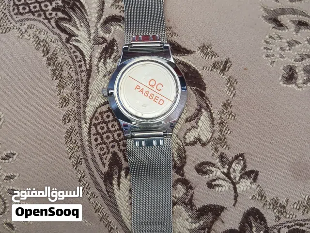 سلام عليكم ساعه  حلوا انيقه بس ناقصه بطاريه ستيكر مال سركه موجود