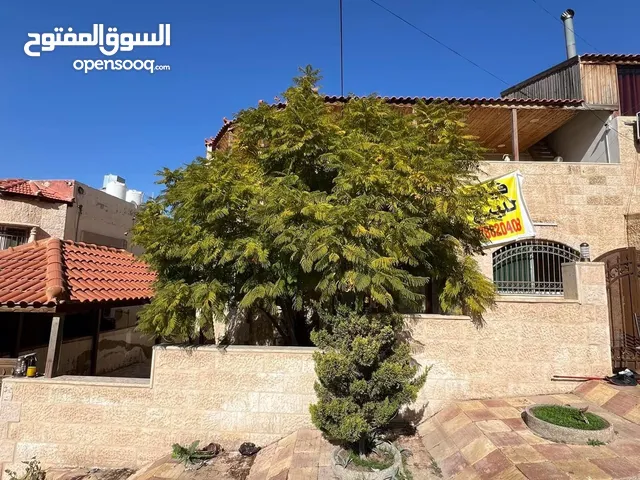 320 m2 More than 6 bedrooms Villa for Sale in Zarqa Iskan Al Batrawi
