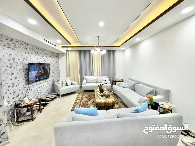 شقة للبيع في عين منجد