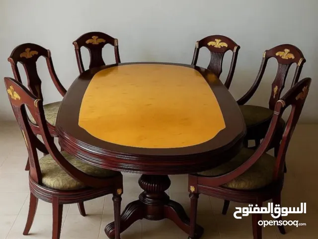 طاولة طعام ملكية