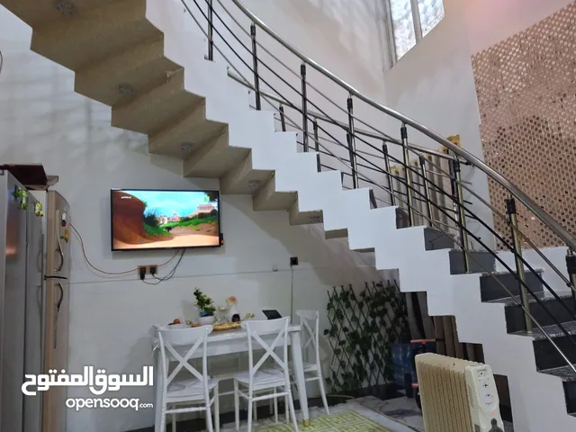نصف بيت في ياسين خريبط في شارع 20 متر قرب سنتر الرافدين يحتوي على 3 غرف  واجهة 5م والعمق 20