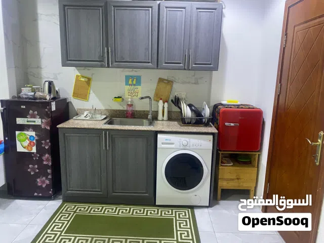 Salmiya block 10 room available near to oldsouq and bus stop