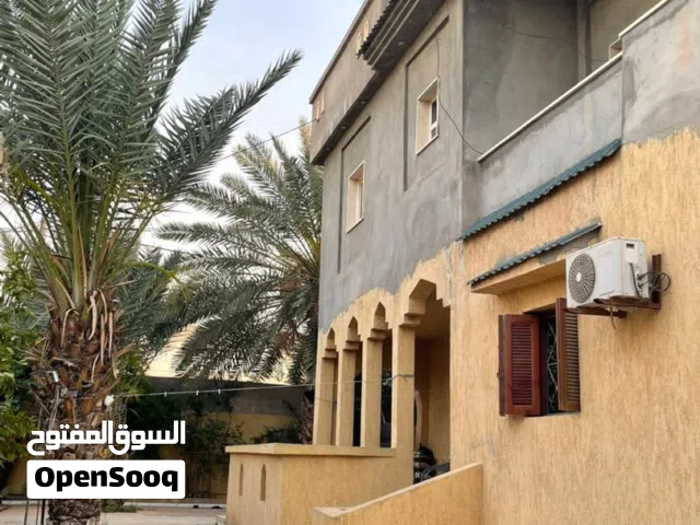 منزل من دوريين منزل ارضي والدور الثاني يتكون من شقتين