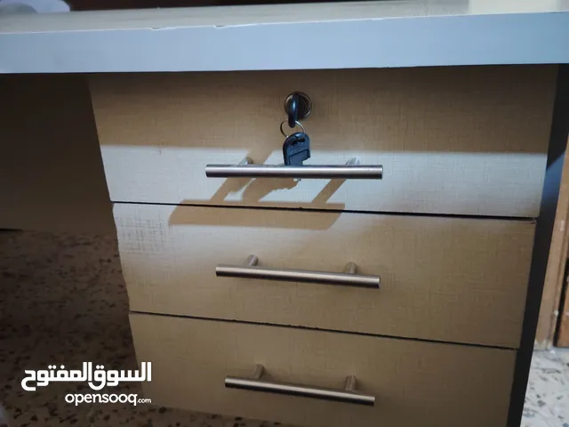طاوله مكتبيه شبه جديد