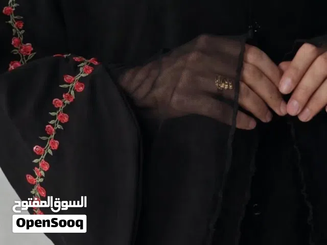التفاصيل والاناقه الحلوه كلها موجوده في هالعباي    عباي الستاتي بخامه حبر الفرسان شامل الشال