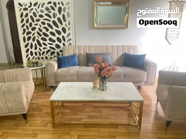 صالون للبيع