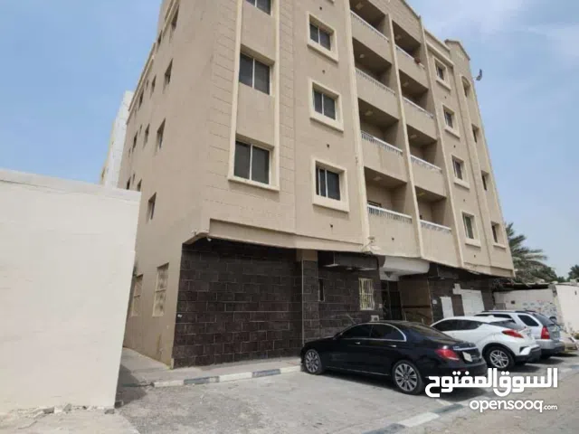 للبيع بناية مميزة في إمارة عجمان بمنطقة الراشدية 2، موقع ممتاز مقابل مسجد وفي منطقة حيوية