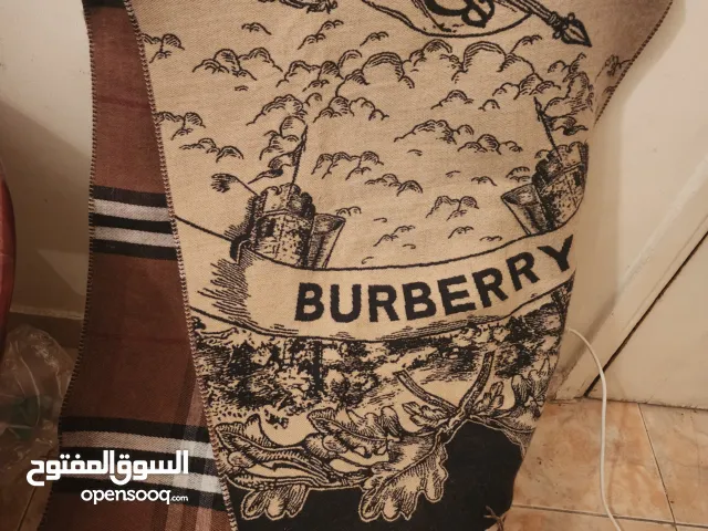 للبيع شال  جديد حريمي ماركه( بيربري )العالميه