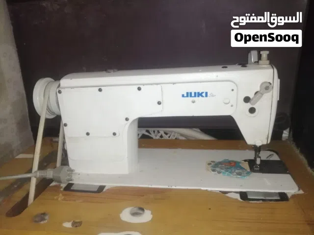 ماكينة خياطه شغاله ولا بدها اشي مش كثير قديمه