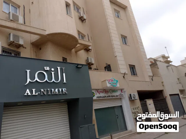 عماره سكنيه للايجار في بن عاشور ثلاثة طوابق وموقف يسع 4سيارات قريبه على رئيسي بن عاشور