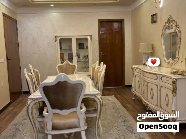 غرفة طعام مستعمل قليل جدا