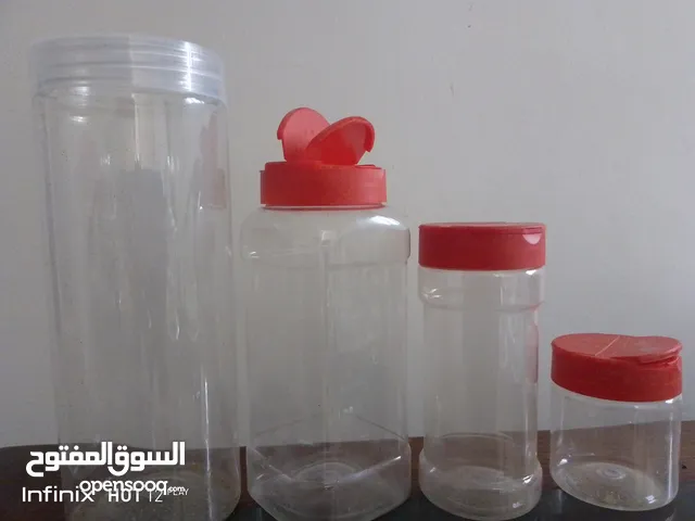 كميه علب فارغه جميع الاحجام ، جديد و شبه جديد ( يوجد عليه لصق قابل للازاله) سعر جميله الجمله للكميه
