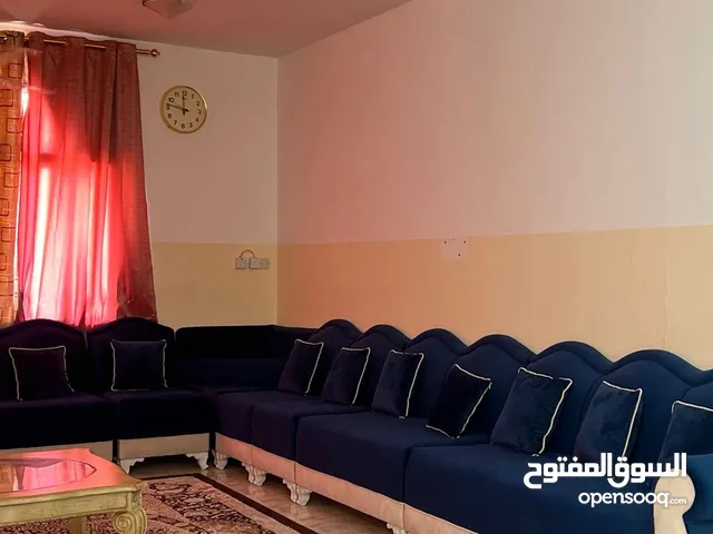 أثاث مستعل نظيف متنوع (كرافي كنبات مفارش ستائر.. الخ