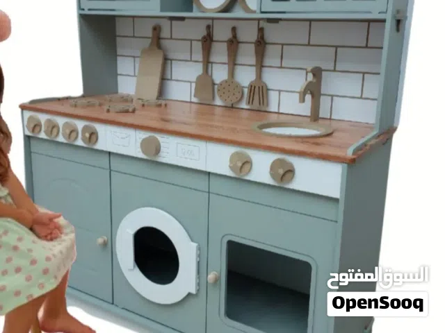 مطبخ خشبي بتصميم مميز جدا للأطفال