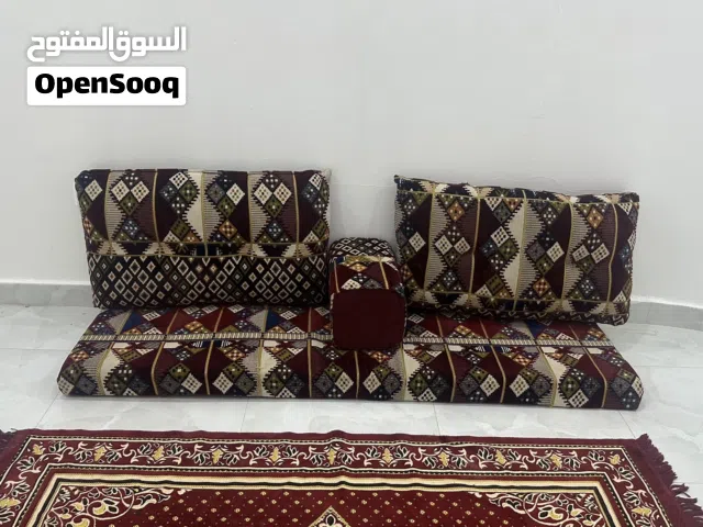 للببع مساند بحالة ممتازة نظاف