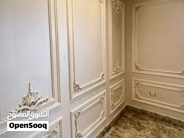 أعمل في مجال الدهانات