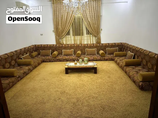 جلسة ارضية شبه جديد