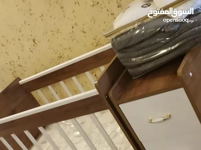 تخت بيبي مع فرشات