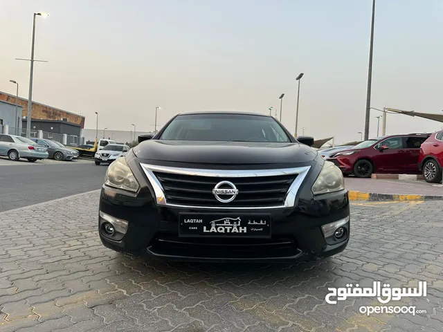 نيسان ألتيما  sv موديل2015 بصمةمثبت سرعةرنجات شاشةكاميرا كشافات ضباب بحالة ممتازة