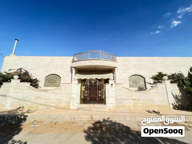 250 m2 3 Bedrooms Villa for Sale in Zarqa Hay Al Jundi