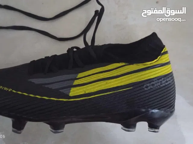 35 Sport Shoes in Benghazi