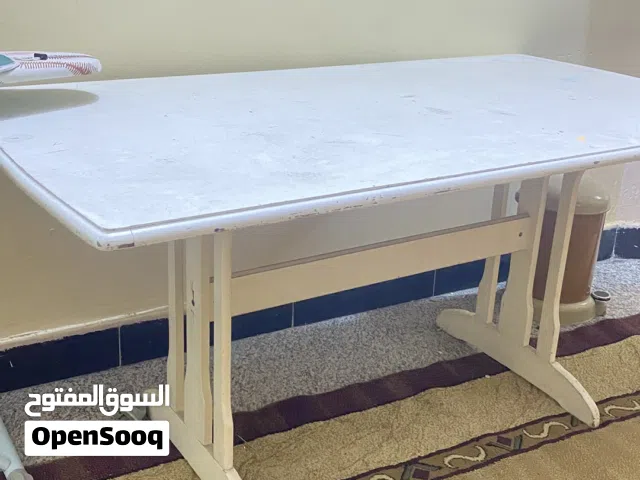 طاولة وبوفيه وميز تواليت