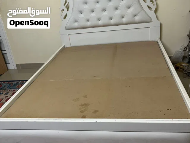 للبيع سرير مع الكبت