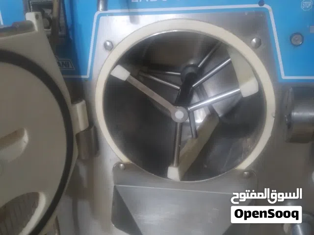 ماكنتين ايس كريم كربجيان بحالة الوكالة وماكنات بسترة وجمادة  وماكنات سوفت وقطع غيار