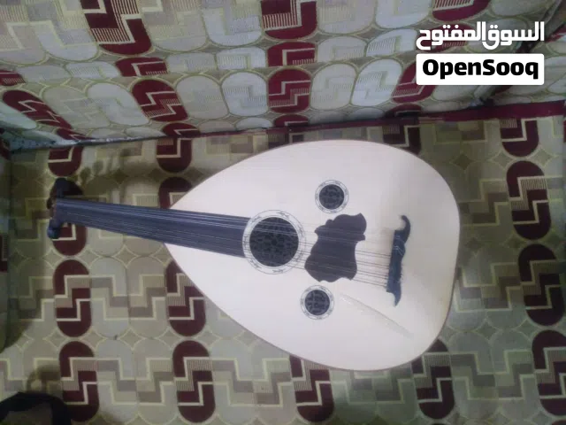 عود للبيع مع جنطة وريشه كامل موجود وتساب فقط