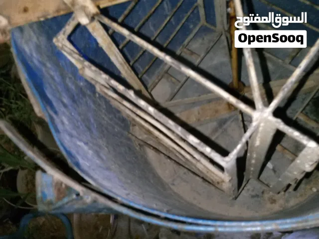 فراشه عسل للبيع تفرز العسل عن الشمع