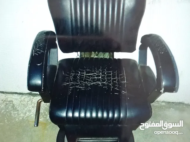 كرسي حلاقة رجالي مع مرآة عدد 2 للبيع