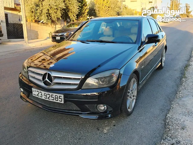 مرسيدس C200 2009 لون اسود اعلى صنف AMG kit فحص كامل للبيع