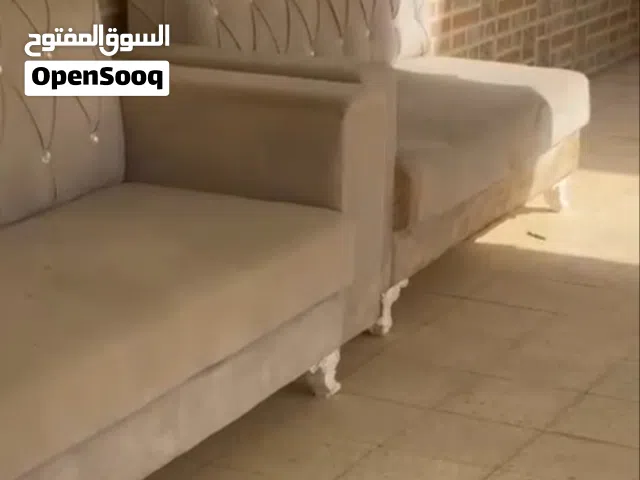 ثلاث كراسي قمت نضافه موقع بركا
